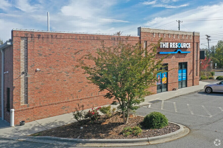 1268 S Stratford Rd, Winston-Salem, NC à louer - Photo du bâtiment - Image 2 de 2