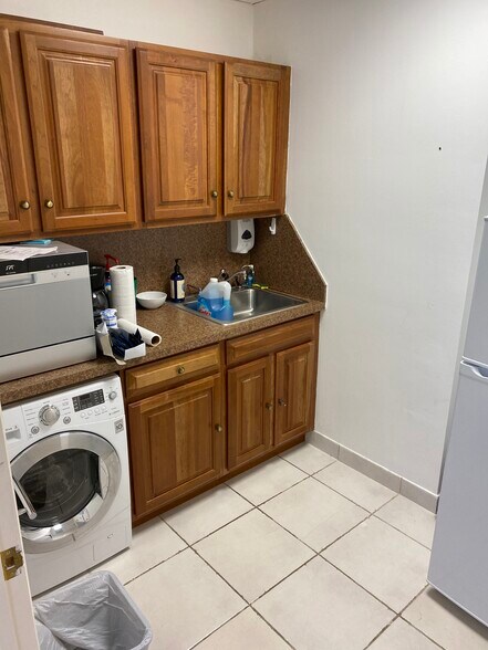 1111 Kane Concourse, Bay Harbor Islands, FL à louer - Photo du bâtiment - Image 3 de 36