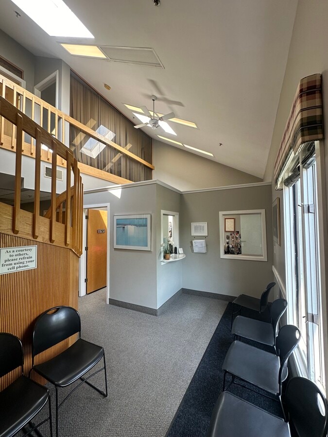 873 Turnpike St, North Andover, MA 01845 - Unit 202 -  - Interior Photo - Image 2 of 9