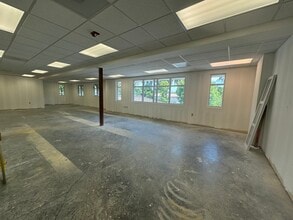 189 Sea Island Pky, Beaufort, SC for lease Interior Photo- Image 2 of 5