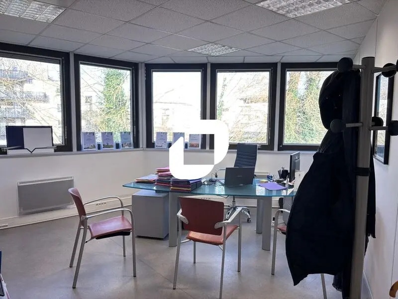 Office in Bruges for lease Interior Photo- Image 1 of 19