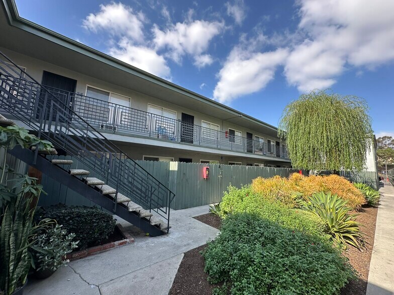 9240 Palm St, Bellflower, CA à vendre - Photo du bâtiment - Image 3 de 4