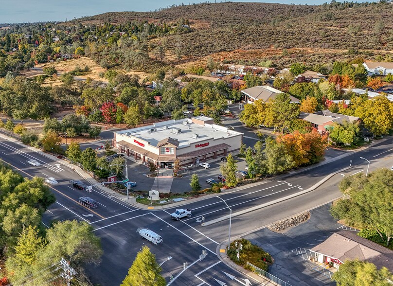 4014 Plaza Goldorado Cir, Cameron Park, CA à vendre - Photo du bâtiment - Image 2 de 9