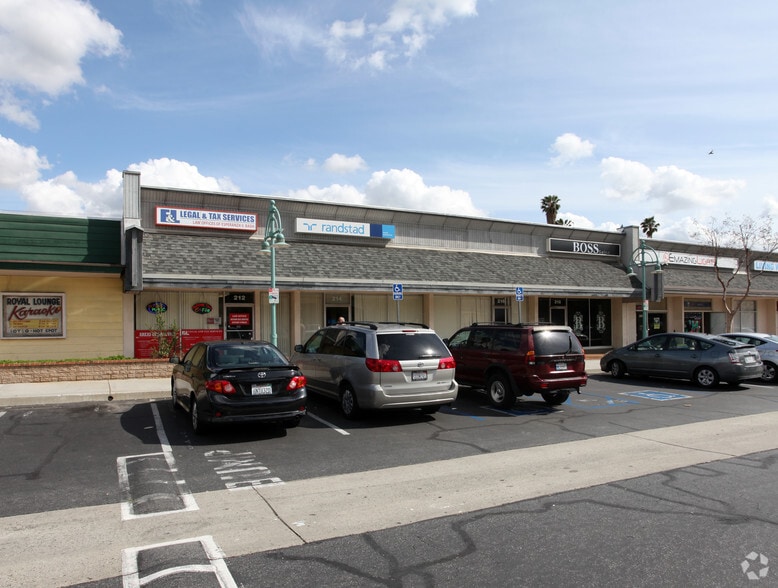 212-218 S Glendora Ave, West Covina, CA for lease - Primary Photo - Image 1 of 3