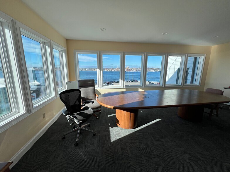 402-404 Thames St, Groton, CT à louer - Photo du bâtiment - Image 3 de 24