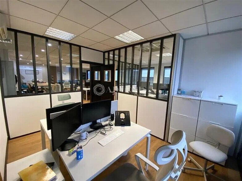 Office in Bry-sur-Marne for lease - Interior Photo - Image 3 of 6