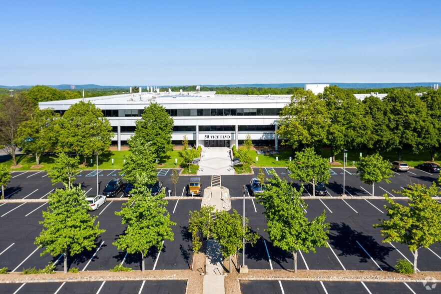 50 Tice Blvd, Woodcliff Lake, NJ à louer - Photo du bâtiment - Image 3 de 13