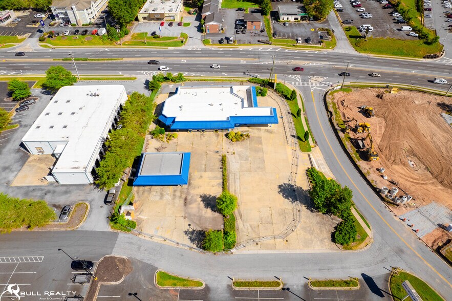 4175 Stone Mountain Hwy, Lilburn, GA à vendre - Photo du bâtiment - Image 2 de 16