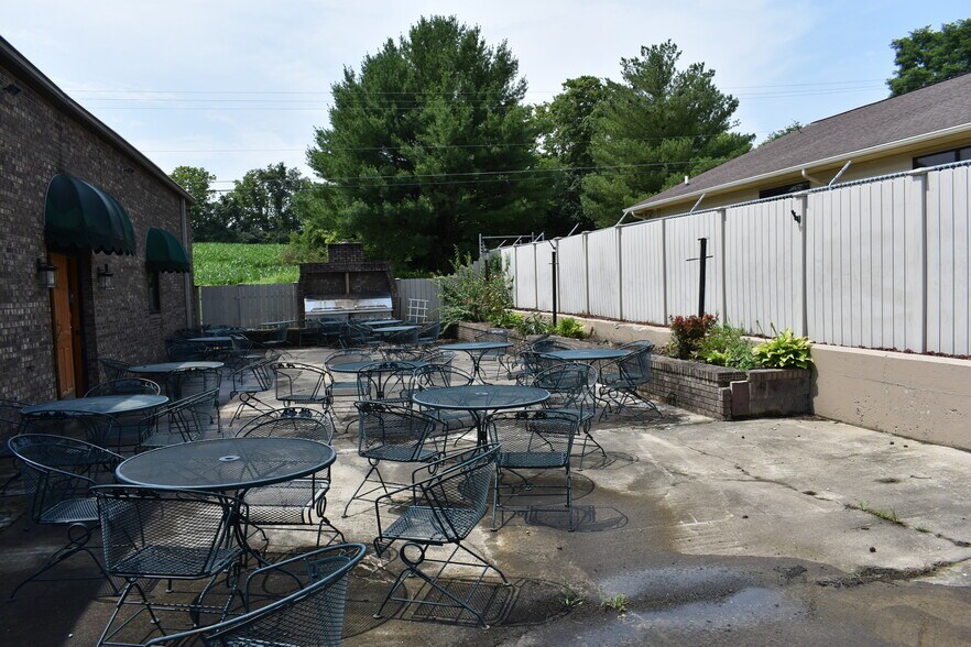 470 Tucker Dr, Maysville, KY à vendre - Photo du bâtiment - Image 2 de 52