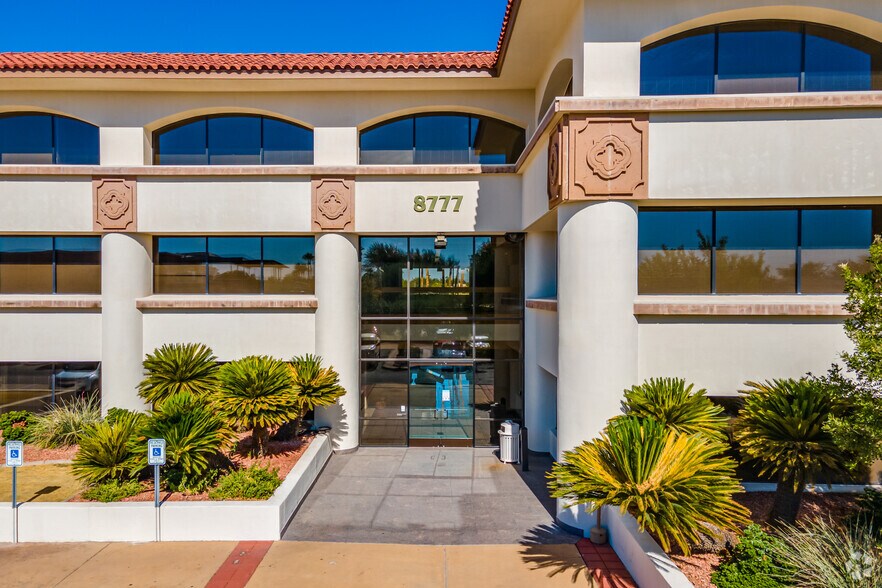 8777 E Via de Ventura, Scottsdale, AZ à louer - Photo du bâtiment - Image 3 de 9