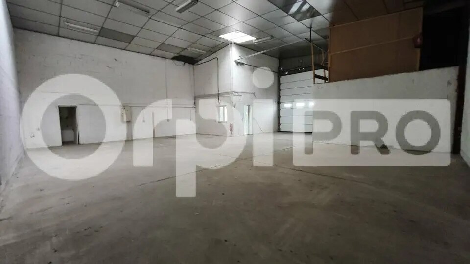 Flex in Saint-Michel-sur-Orge for lease - Interior Photo - Image 2 of 12