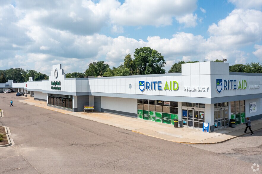 19010-19230 Fort St, Riverview, MI à louer - Photo du bâtiment - Image 3 de 8