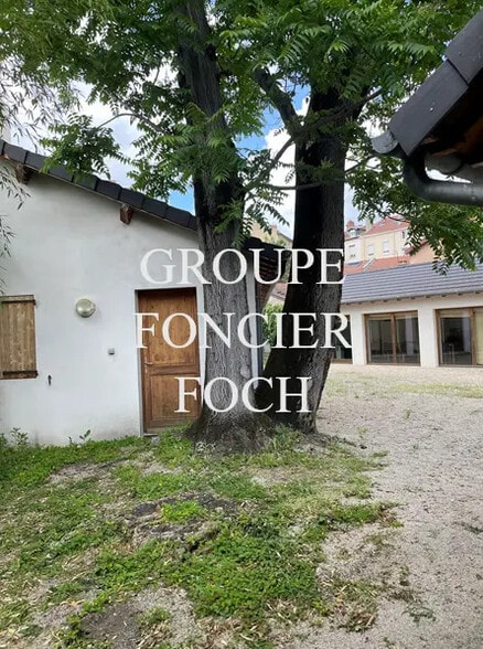 Flex in Villeurbanne for sale - Building Photo - Image 3 of 7