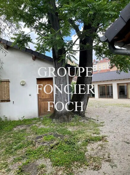 Local d'activités dans Villeurbanne à vendre - Photo du bâtiment - Image 3 de 7