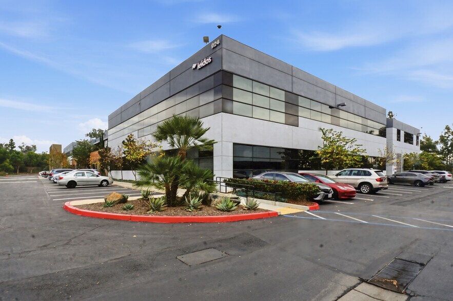924 Overland Ct, San Dimas, CA à vendre - Photo du bâtiment - Image 2 de 5