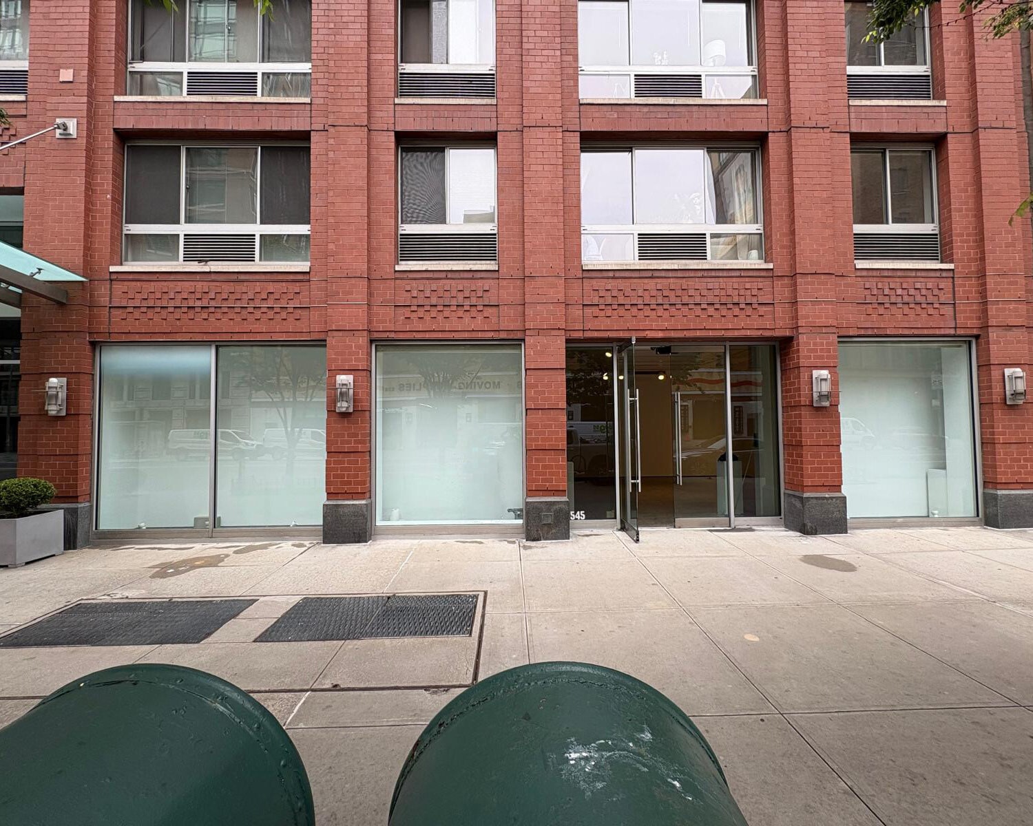 555 W 23rd St, New York, NY for lease Building Photo- Image 1 of 9