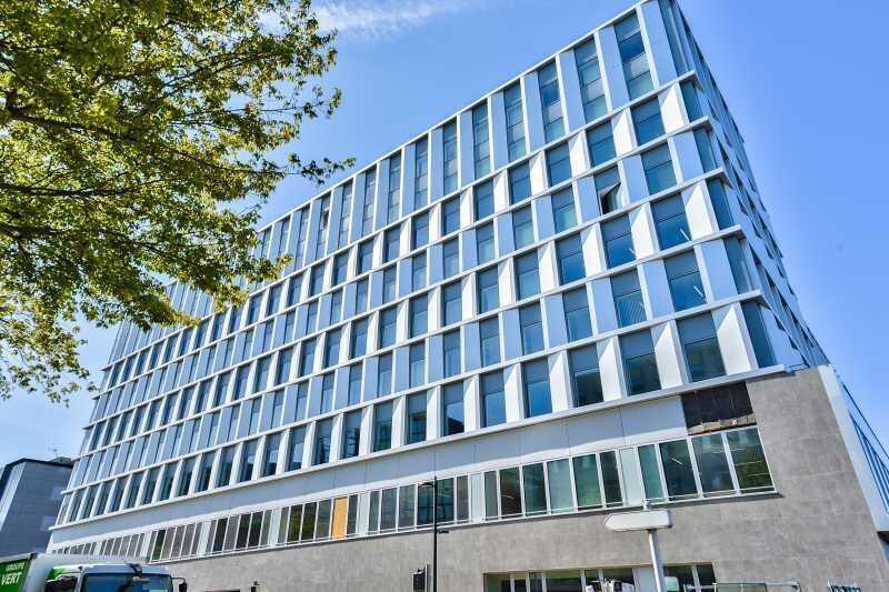 2 Rue Stephenson, Montigny-le-Bretonneux à louer Photo du bâtiment- Image 1 de 16