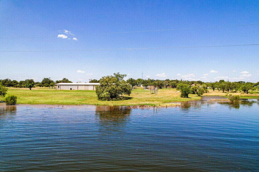 7330 Texas 261 Hwy, Buchanan Dam, TX à vendre - Photo du bâtiment - Image 3 de 21