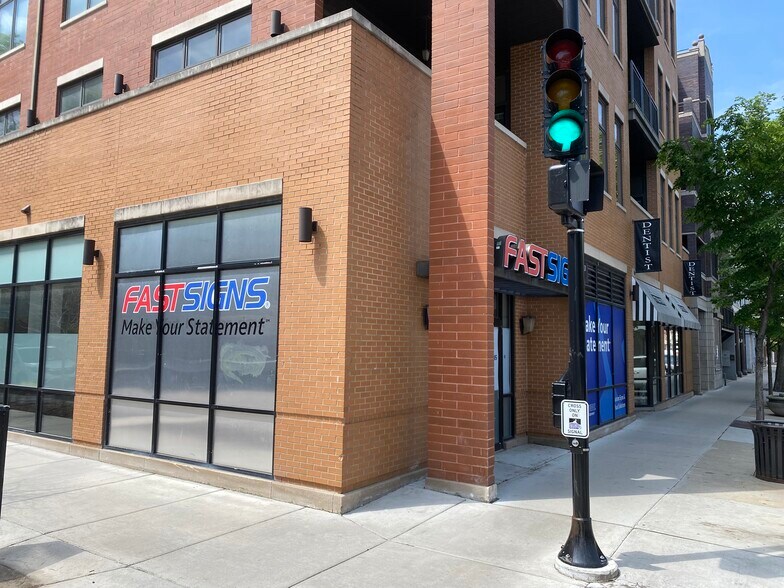 1101 W Belmont Ave, Chicago, IL à louer - Photo du bâtiment - Image 2 de 14