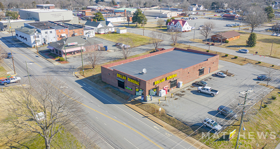 103 E Willow St, Yadkinville, NC for sale - Building Photo - Image 2 of 3