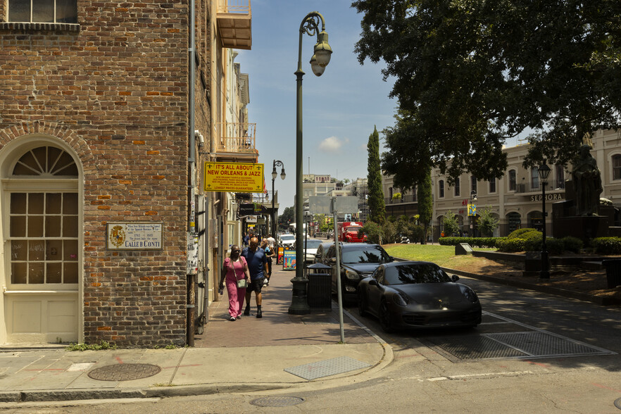 2 Building Portfolio in French Quarter portfolio of 2 properties for sale on LoopNet.ca - Building Photo - Image 3 of 4