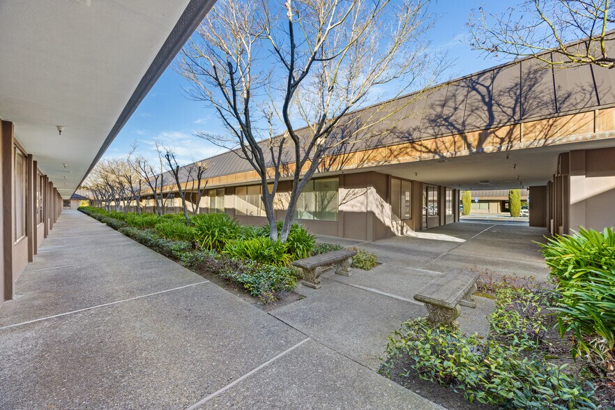 1-55 Mitchell Blvd, San Rafael, CA à vendre - Photo du bâtiment - Image 3 de 7