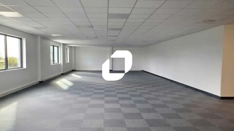 Allée Des Champs, Viarmes for lease Interior Photo- Image 1 of 5