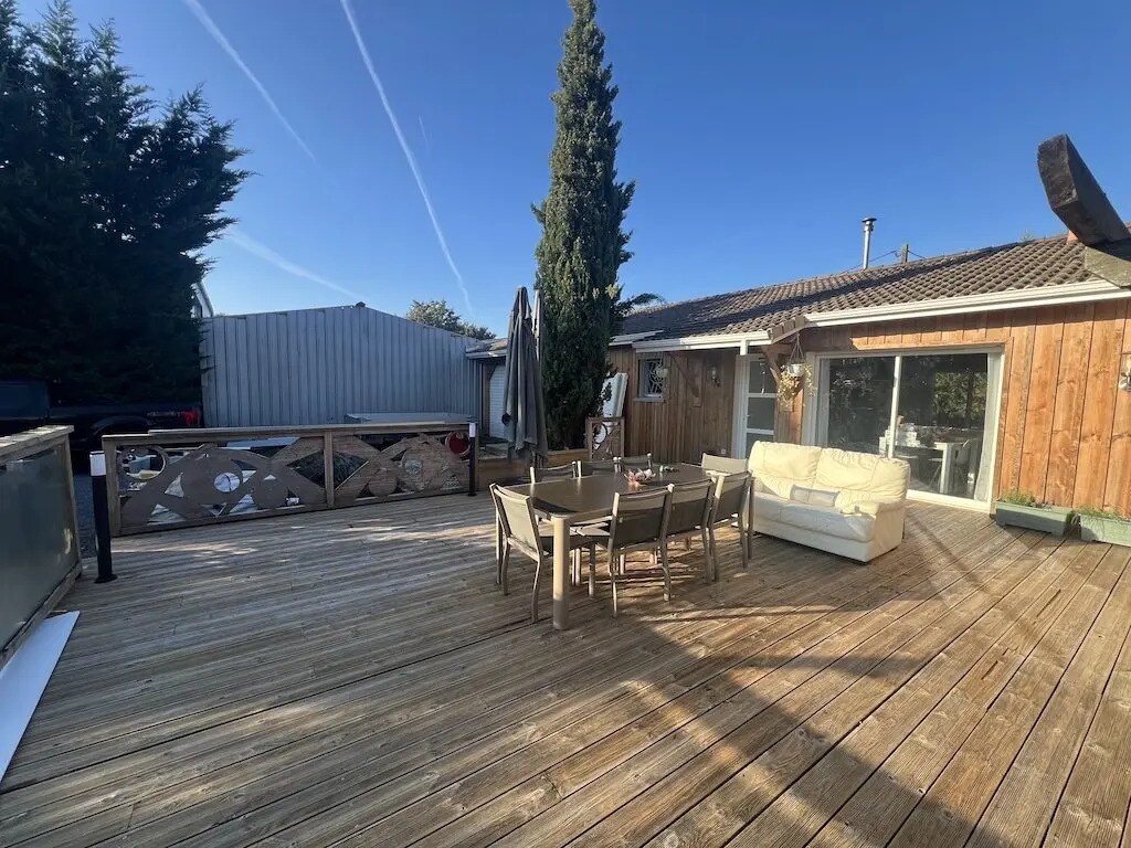 Flex in Biganos for sale Building Photo- Image 1 of 9