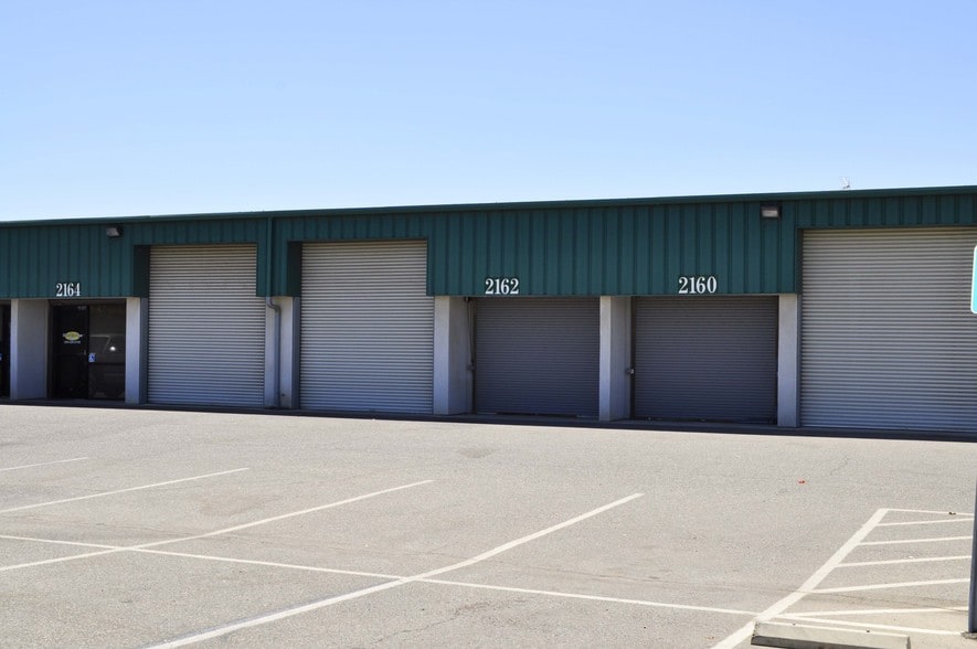 2158-2168 N Pleasant Ave, Fresno, CA for lease - Building Photo - Image 1 of 3