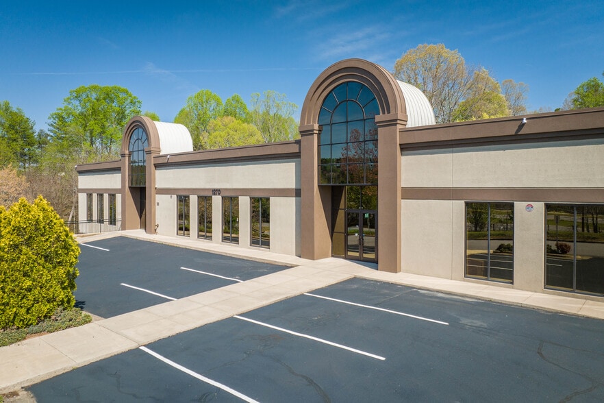 1270 25th Street Pl SE, Hickory, NC for lease - Building Photo - Image 3 of 54