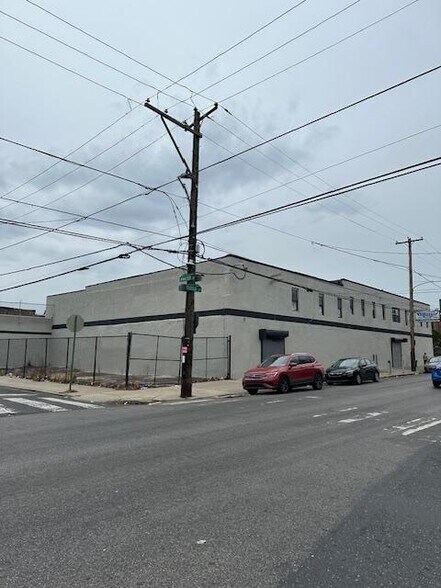 2066-2080 E Tioga St, Philadelphia, PA for lease - Building Photo - Image 2 of 4