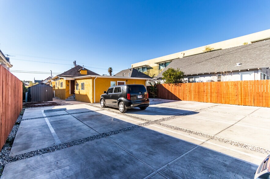 1718 S New England St, Los Angeles, CA à vendre - Photo du bâtiment - Image 3 de 15