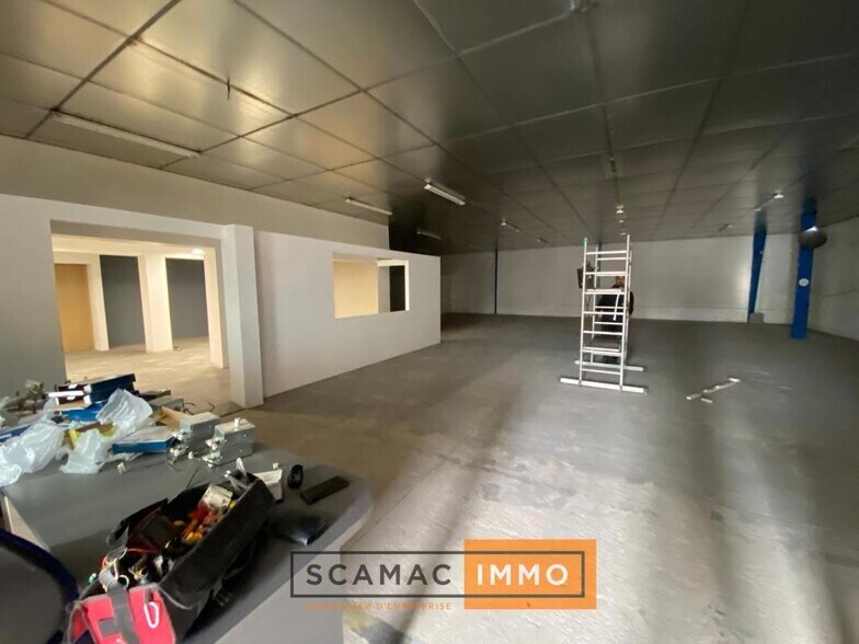 Industrial in Vitrolles for lease - Interior Photo - Image 2 of 4