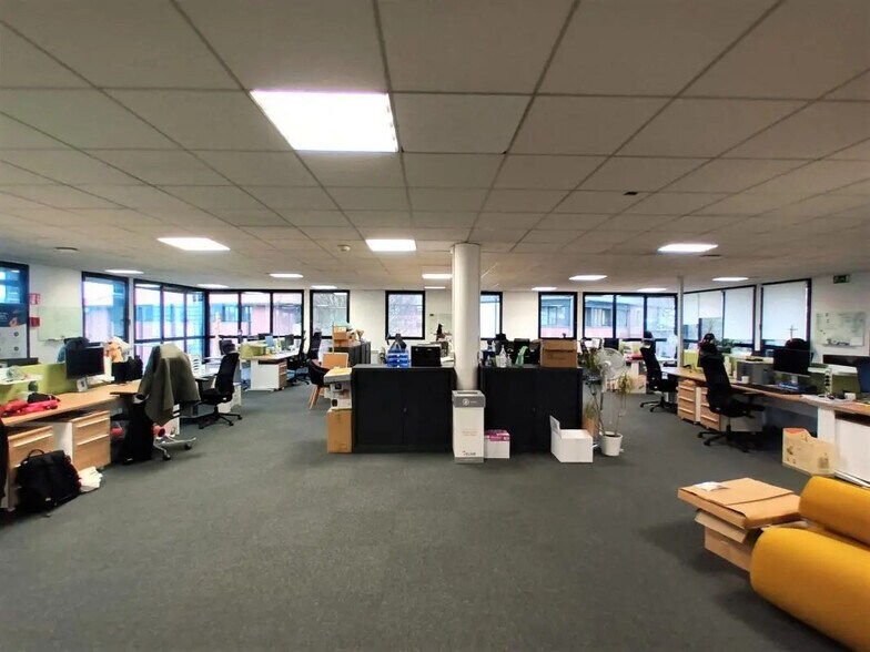 Office in Lezennes for lease - Interior Photo - Image 2 of 10