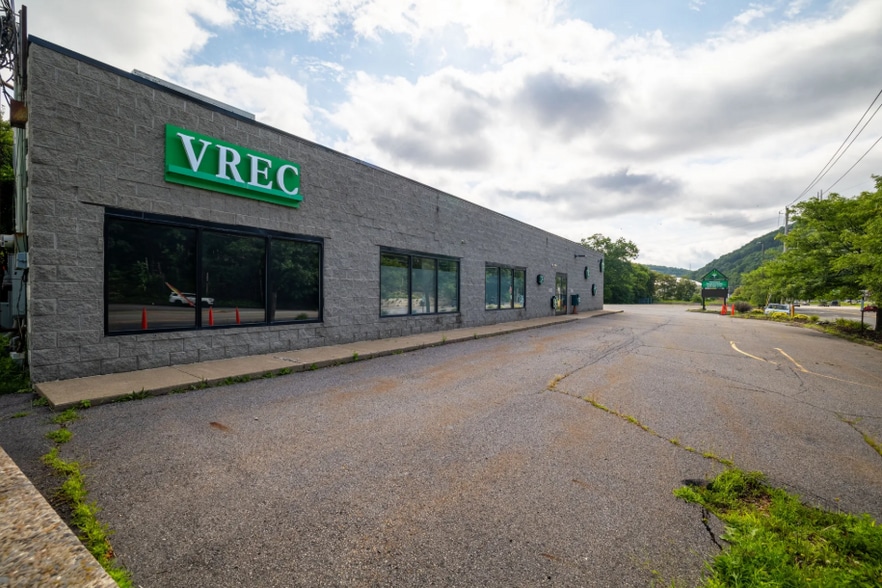 318 Northern Blvd, Clarks Summit, PA for lease - Building Photo - Image 2 of 11