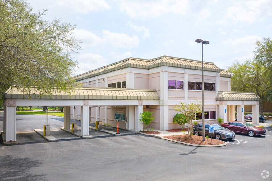 8367 Baymeadows Way, Jacksonville, FL à louer - Photo du bâtiment - Image 2 de 3