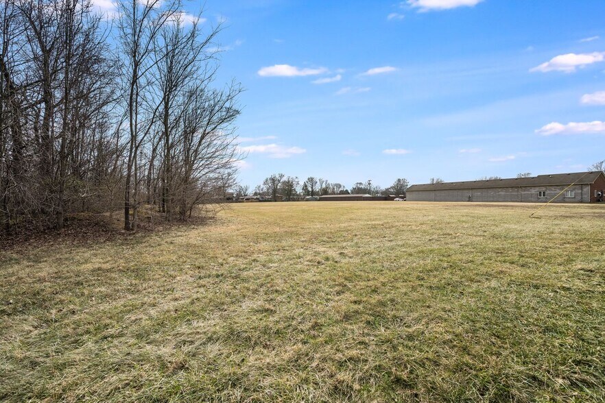 6104 Paradise ln, Louisville, KY à vendre - Photo du bâtiment - Image 2 de 22