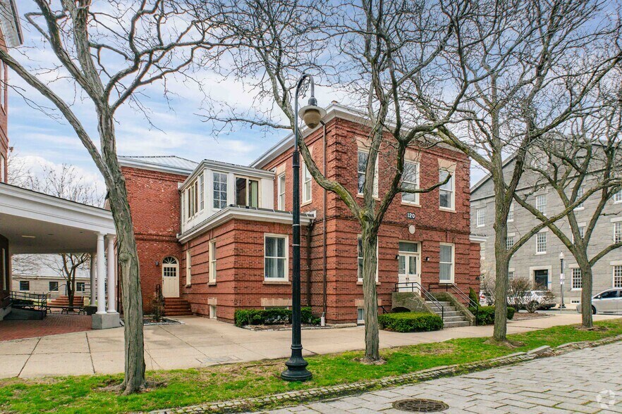 120 Second Ave, Charlestown, MA à vendre - Photo du bâtiment - Image 2 de 5