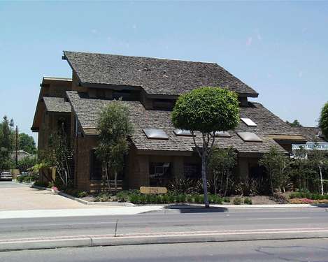 2745 E Chapman Ave, Orange, CA à louer - Photo du bâtiment - Image 2 de 11
