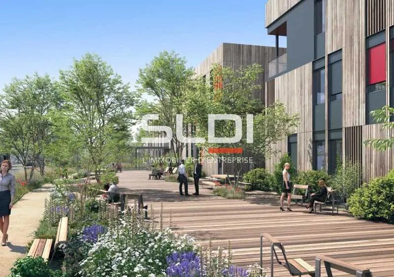 Office in Vénissieux for lease - Building Photo - Image 2 of 11