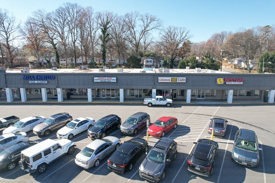 1902-1922 Coliseum Blvd, Greensboro, NC for lease - Building Photo - Image 2 of 6