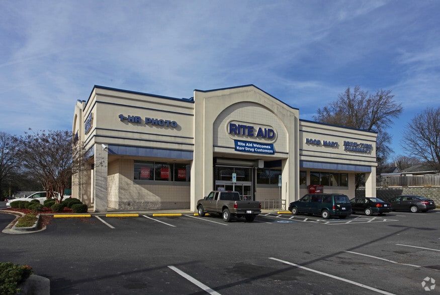110 W Garrison Blvd, Gastonia, NC for sale - Primary Photo - Image 1 of 19