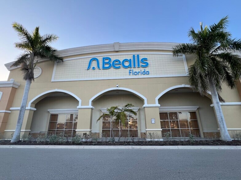 13575-13585 Tamiami Trl N, Naples, FL à louer - Photo du bâtiment - Image 3 de 7