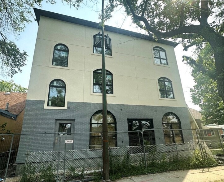 41 St Anne's Rd, Winnipeg, MB for sale - Primary Photo - Image 1 of 1