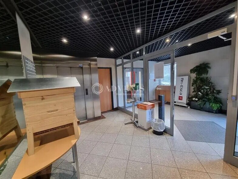 Office in Lille for sale - Lobby - Image 2 of 9