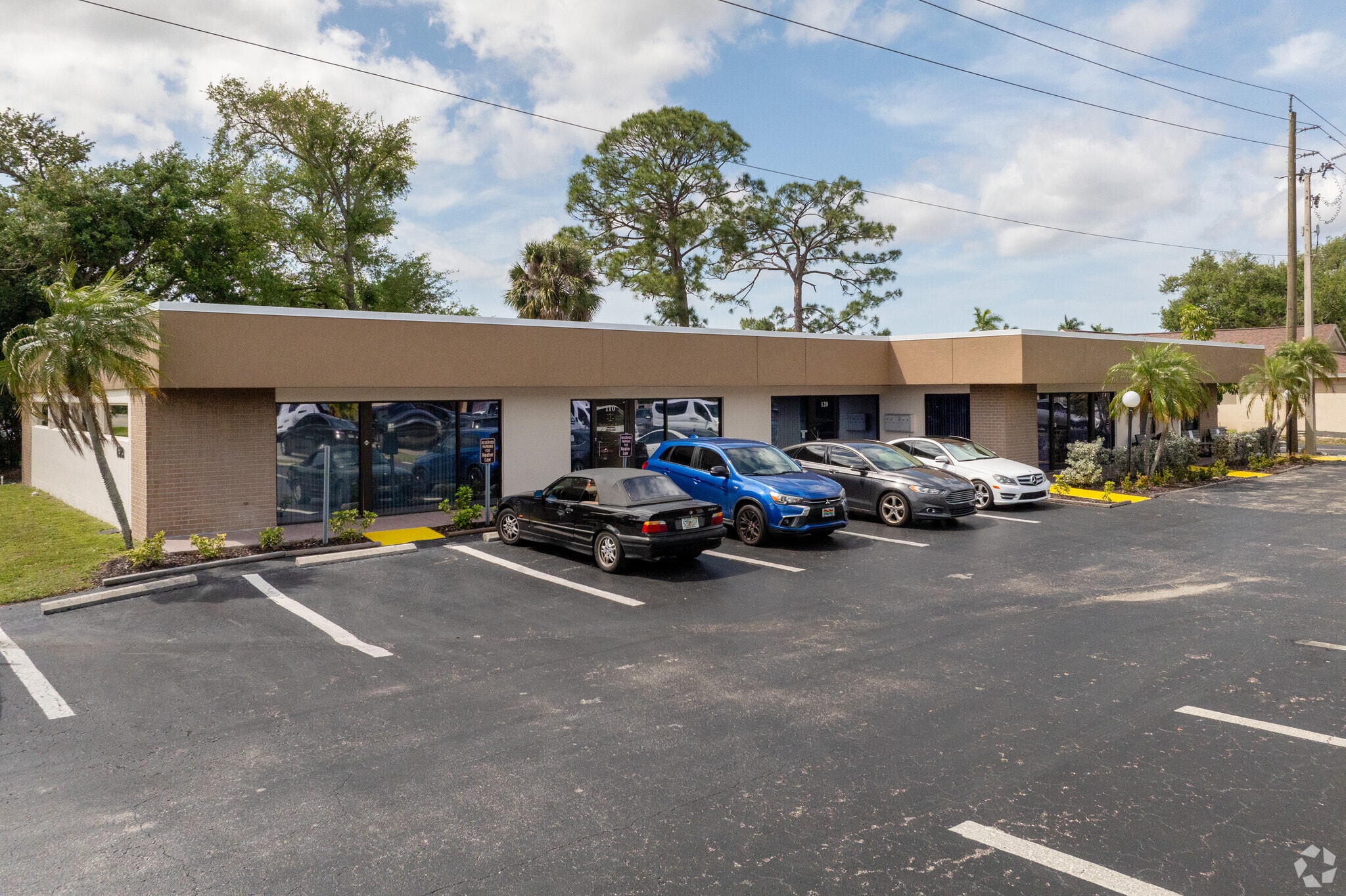 6313 Corporate Ct, Fort Myers, FL for lease Primary Photo- Image 1 of 6