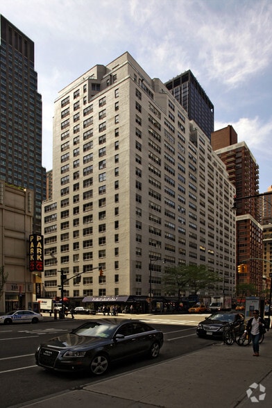 888 8th Ave, New York, NY for lease - Building Photo - Image 1 of 4