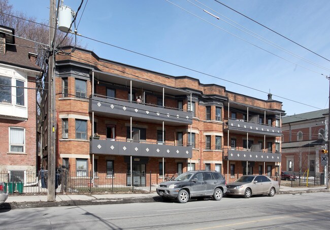 More details for 1384-1386 King St W, Toronto, ON - Multifamily for Sale