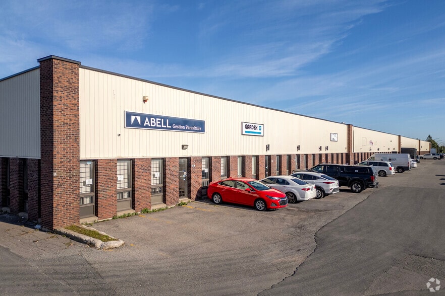 2900-2990 Rue Halpern, Montréal, QC à louer - Photo du bâtiment - Image 3 de 6