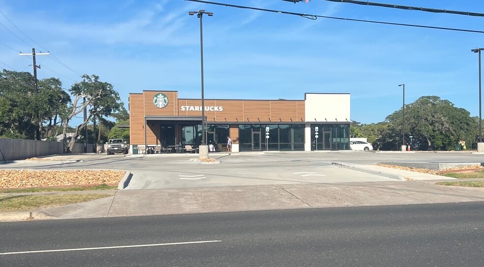 2302 Highway 35 N, Rockport, TX for lease - Building Photo - Image 1 of 5